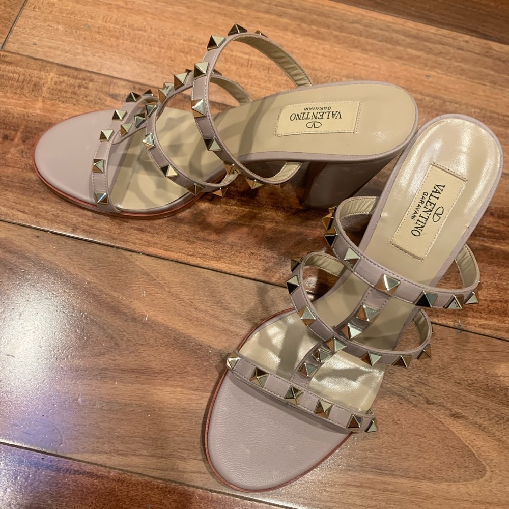 Valentino block heel sandal in Nude